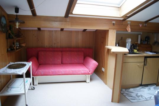 Schlafcouch in der Eßdiele